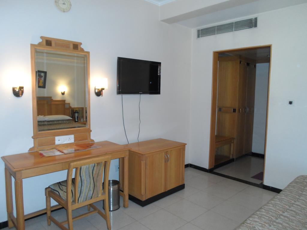 טירופאטי Hotel Kalyan Residency מראה חיצוני תמונה